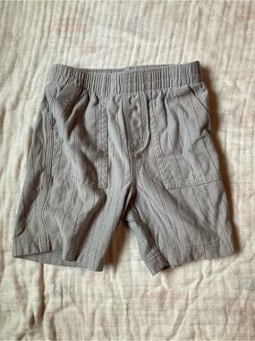 Tea Collection Playwear Shorts Gray Pinstripe Excellent Condition.